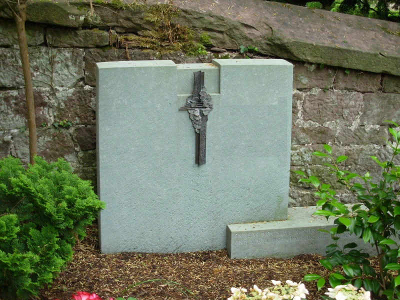 Breitstein Anröchter Dolomit mit Bronzemotiv